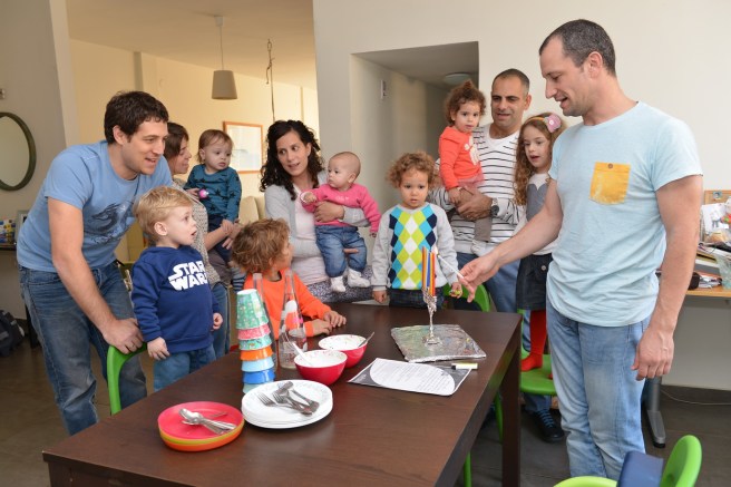 הדלקת נרות אצל הפרברים