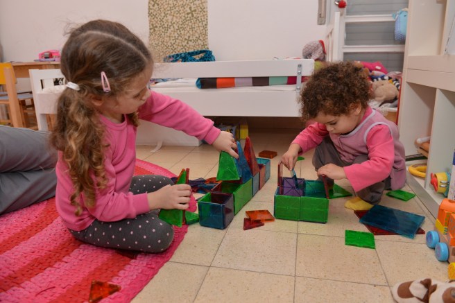 בונות בניינים