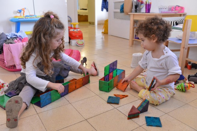 בונות בניינים