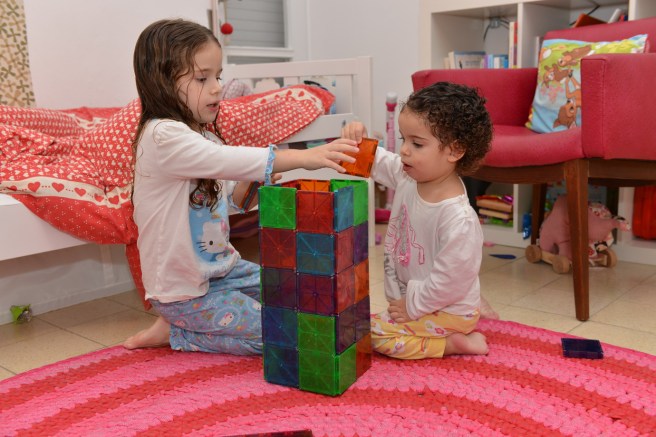 בונות בניינים