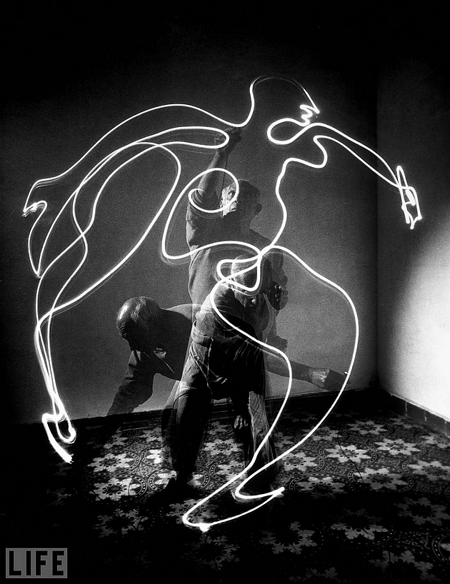 פבלו פיקסו מצייר באור