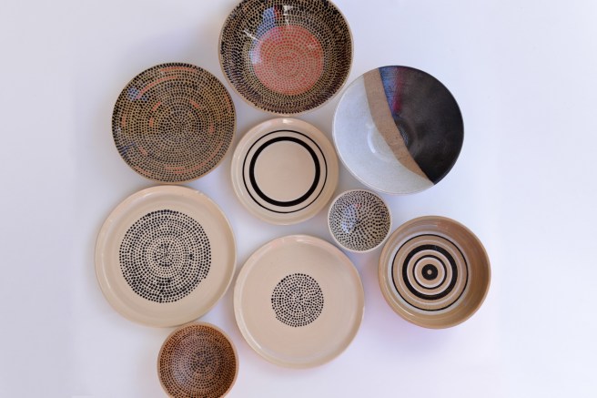 פסים ונקודות בקרמיקה