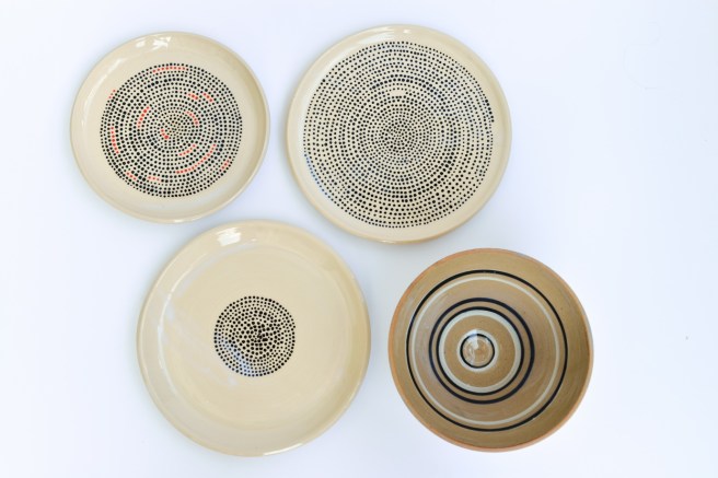 פסים ונקודות בקרמיקה