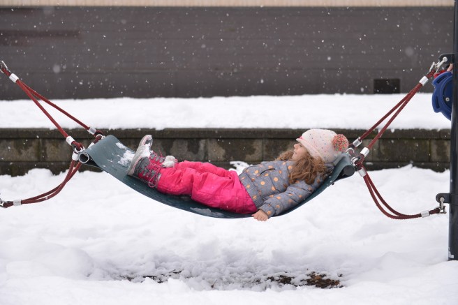גן שעשועים בשלג