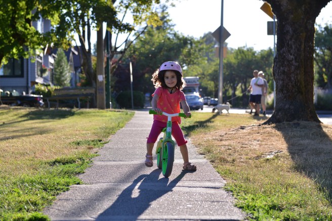 ילדה על אופניים צילום גלית לוינסקי
