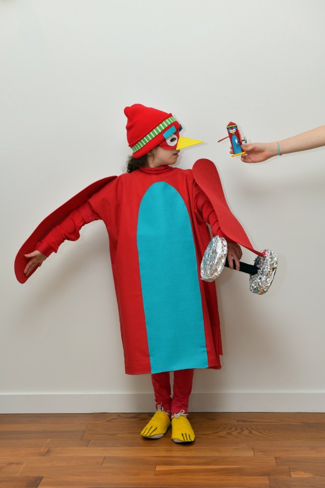 תחפושת פינגווין אדום גלית לוינסקי