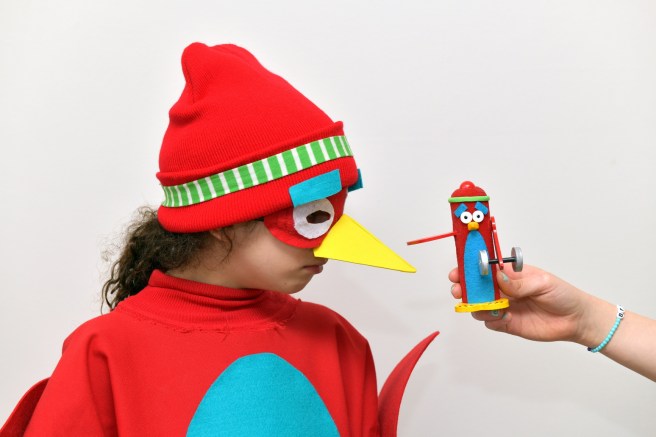 תחפושת פינגווין אדום גלית לוינסקי